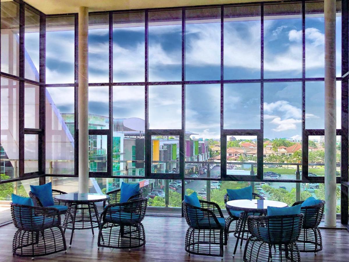 Cat Mediterranean Theme City&pool View 貓城地中海主題城市泳池風景民宿 Kuching